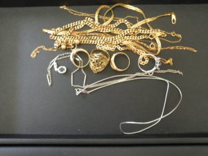 使わない貴金属が有る時。八尾、平野、東大阪、藤井寺で売るなら買取専門店大吉JR八尾店。瓢箪山、若江岩田、高安。JR八尾駅