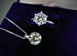 ダイヤモンドのお買取りは大吉松江店へ!!