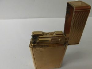 デュポンのライターを買取専門店JR八尾店でお買取。平野、柏原、瓢箪山、若江岩田。八尾市、JR八尾駅北口からすぐ。