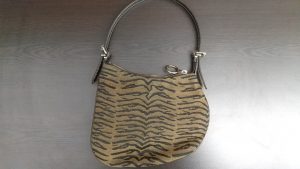 太宰府市の皆様、 フェンディーのバックの買取は 大吉アクロスモール春日店にお任せください!