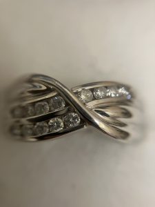 大野城市の皆様、ダイヤモンドの高価買取強化中!!大吉アクロスモール春日店!!!