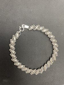 ・・・・・━貴金属のアクセサリーを売却する際の注意点とメリット