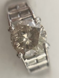 粕屋町の皆様、ダイヤの高価買取キャンペーン中☜(⌒▽⌒)☞大吉 アクロスモール春日店!