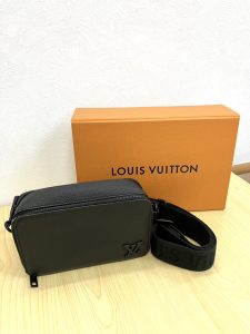LV トリヨン ウエアラブルウォレット1020
