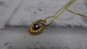 K18のサファイアとダイヤ付ネックレスをお買取り致しました!!大吉米子店