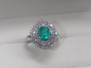 エメラルドのリングをお買取り致しました♪大吉ミレニア岩出店です!エメラルドのリングをお買取り致しました♪大吉ミレニア岩出店です!