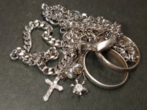 プラチナのアクセサリーをお買取り致しました♪大吉ミレニア岩出店です!プラチナのアクセサリーをお買取り致しました♪大吉ミレニア岩出店です!