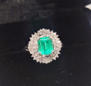 エメラルドのリングをお買取り致しました♪大吉ミレニア岩出店です!エメラルドのリングをお買取り致しました♪大吉ミレニア岩出店です!