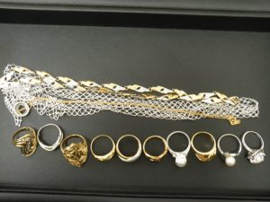 沢山の指輪、ネックレス、貴金属を買取専門店大吉JR八尾店でお買取しました。JR八尾駅、平野、東大阪、若江岩田、志紀、柏原