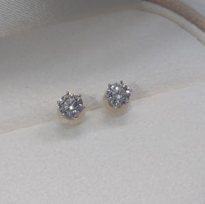 ダイヤモンドのピアス布をお買取り致しました♪大吉ミレニア岩出店です!ダイヤモンドのピアス布をお買取り致しました♪大吉ミレニア岩出店です!