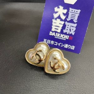 CHANEL(シャネル)の ハート型ピアス