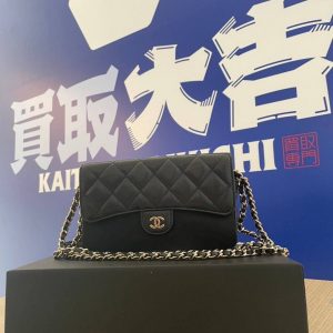 CHANEL(シャネル)のフラップ付きチェーンバッグ