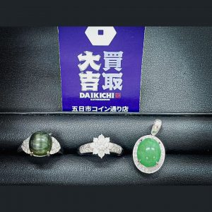 天然翡翠の指輪をはじめとしたアクセサリー