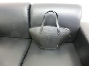 買取専門店大吉八尾店へルイヴィトンをお持ち下さい。平野、志紀、東大阪、柏原、加美、布施。JR駅近。