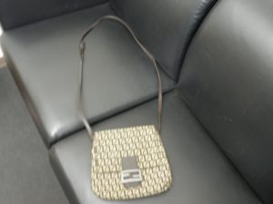 買取専門大吉八尾店へフェンディをお持ちください。志紀、平野、山本、瓢箪山、東大阪、若江岩田、布施。JR駅。