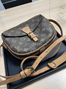 ヴィトン モノグラム ジュヌフィーユ