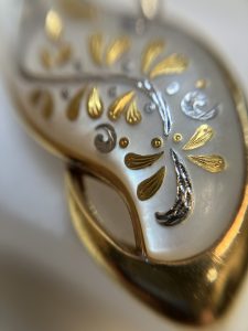 貴金属ブローチ