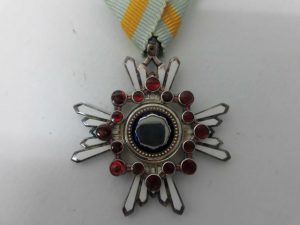 買取専門店大吉八尾店に勲章をお持ち頂きました。志紀、柏原、加美、平野、東大阪、若江岩田、恩智。