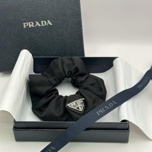 プラダ シュシュ