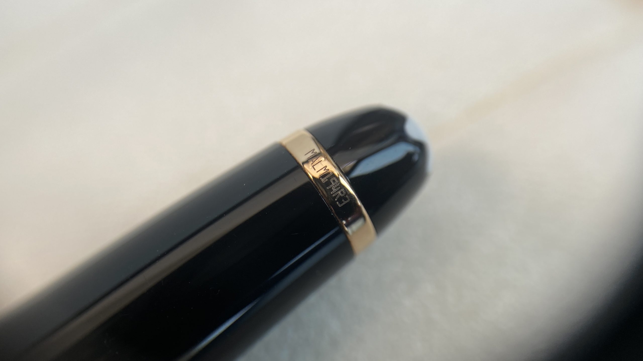 モンブランのシリアルナンバー刻印写真