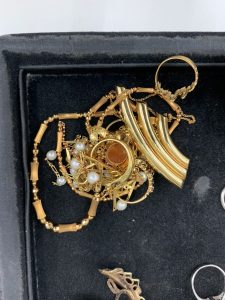 K18・K14 、ホワイトゴールド(K14WG)やプラチナ(PT900/PT850)、SV925(シルバー)製のアクセサリーなど。