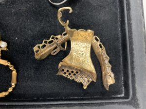 金の歯(被せ)。