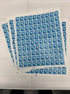 青色の背景に、鳥のモチーフが印象的な110円切手のシートです。