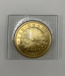 昭和天皇 御在位60年 記念金貨。