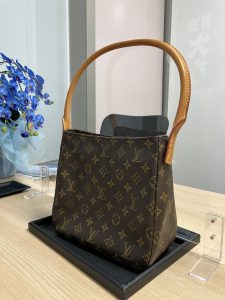 ルイヴィトン モノグラム ルーピング