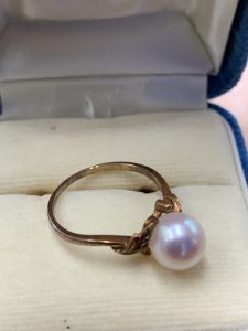 MIKIMOTOのパールリング（K18）。