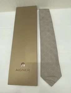 【AIGNER(アイグナー)】のネクタイです。