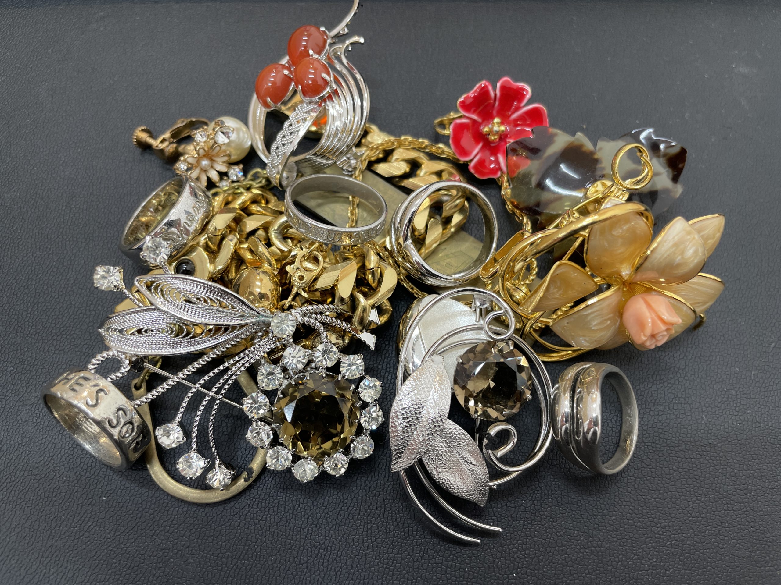 メッキアクセサリーとイミテーション