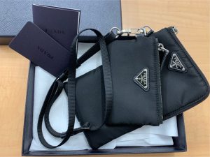 【PRADA(プラダ)】の「Re-Nylon フォンケース 2TT091」