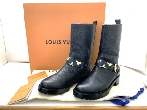 LOUIS VUITTON(ルイ・ヴィトン)のレザーブーツ
