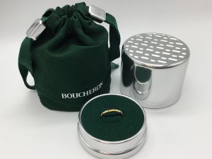 買取大吉京都出町柳店でブシュロンのリング「キャトルクルドパリリングスモール」をお買取りしました！  ブシュロンは出町柳店開店以来初のお買取りでした！  お電話問い合わせからのご来店でご売却を決めて頂き、非常にうれしかったです( ；∀；)  本当にありがとうございました！  ブランドジュエリーは貴金属の値段よりも高くなることがあります(*´艸`*)  今回お買取りしたブシュロン以外にもカルティエ・ブルガリ・ティファニー・ヴァンクリ・グラフなどなど  他にも様々なブランドジュエリーお買取りしております！  皆様のご来店心よりお待ちしております(*'ω'*)