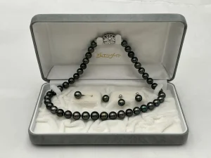 ブラックパール（10-8.0mm）のネックレス / ピアス / TOPの豪華な3点セット