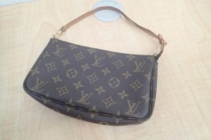 ヴィトンのポーチをお買取いたしました♪ブランド品を売るなら大吉ゆめタウン八代店へ!