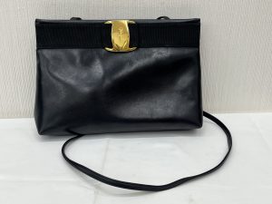 Salvatore Ferragamo(サルヴァトーレ フェラガモ) のショルダーバッグ①