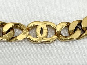 シャネル(CHANEL)のチェーンブレスレット「GP アンティーク」④ロゴ