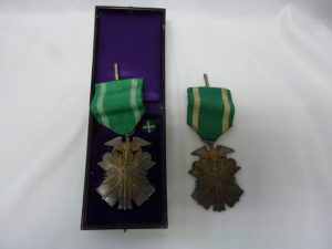 買取大吉八尾店に勲章をお持ちいただきました。志紀、柏原、加美、平野、東大阪、若江岩田、恩智、布施。