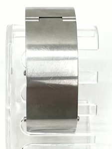 グッチ（GUCCI）のバングルウォッチ「2400L」④