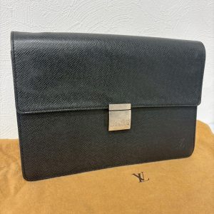 ヴィトン タイガ セカンドバッグ