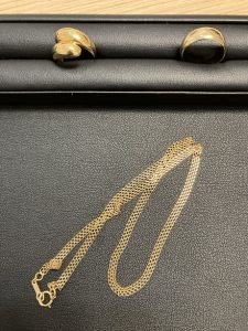 貴金属アクセサリー