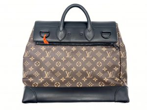 「ルイ・ヴィトンのバッグ」- バッグ背面部も印象UP！