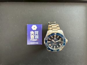 広島市五日市で高価買取したタグホイヤーの腕時計「アクアレーサー キャリバー5」。人気のブルー文字盤ダイバーズウォッチ