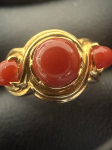 堺市で地赤珊瑚・宝石・貴金属・金・プラチナ製品の買取なら買取大吉イズミヤ阪和堺店にお任せください