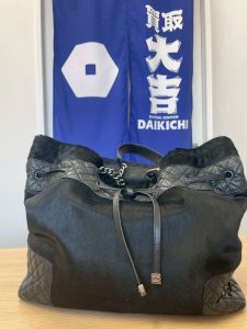 広島市五日市の買取専門店で高価買取したシャネル（CHANEL）のハラコ×キルティングレザーの黒い巾着型チェーンバッグ