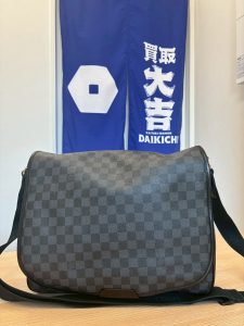 広島市五日市の買取専門店で高価買取したルイ・ヴィトン(LOUIS VUITTON)ダミエ・グラフィットのメッセンジャーバッグ