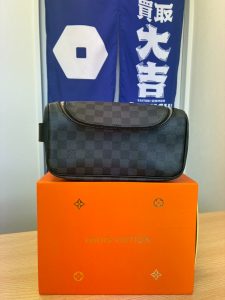 広島市五日市の買取専門店で高価買取したルイ・ヴィトン(LOUIS VUITTON)ダミエ・グラフィットのポーチ(セカンドバッグ)