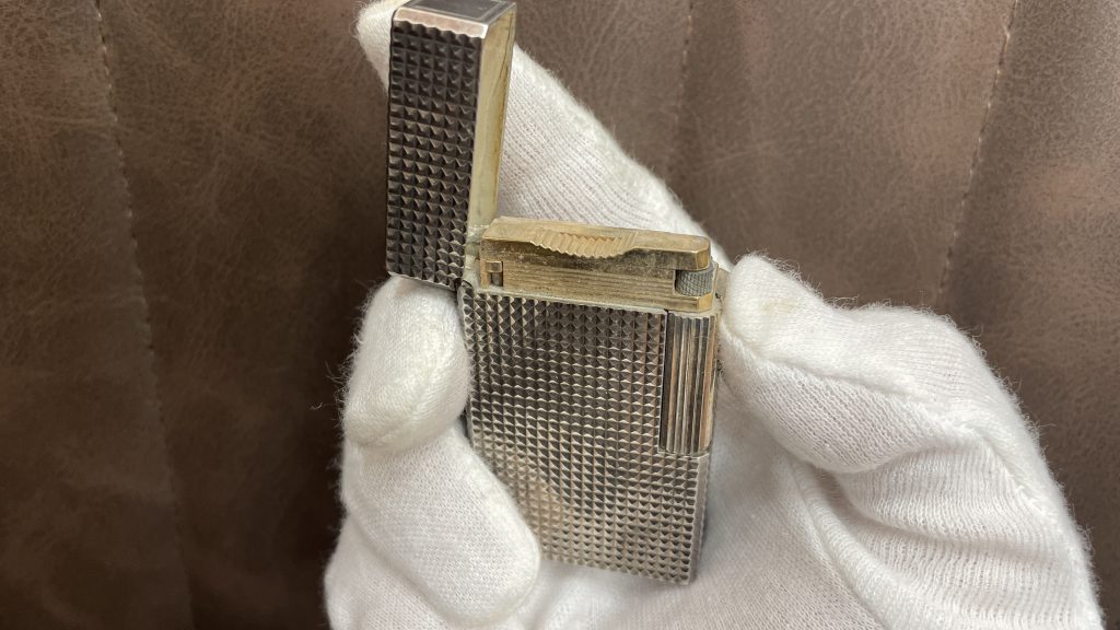 本物のデュポン(S.T. Dupont)ライン1シルバーライターの全体像